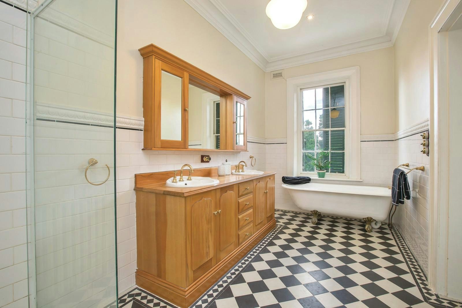 31 Hampden Road, Armadale, VIC