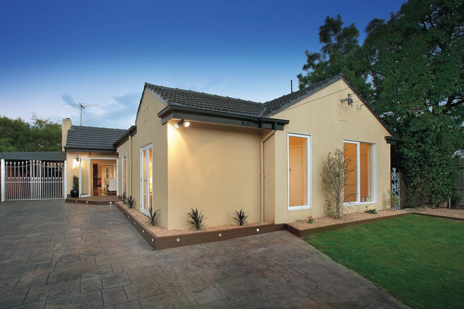 2 Gabriel Avenue, Malvern East, VIC