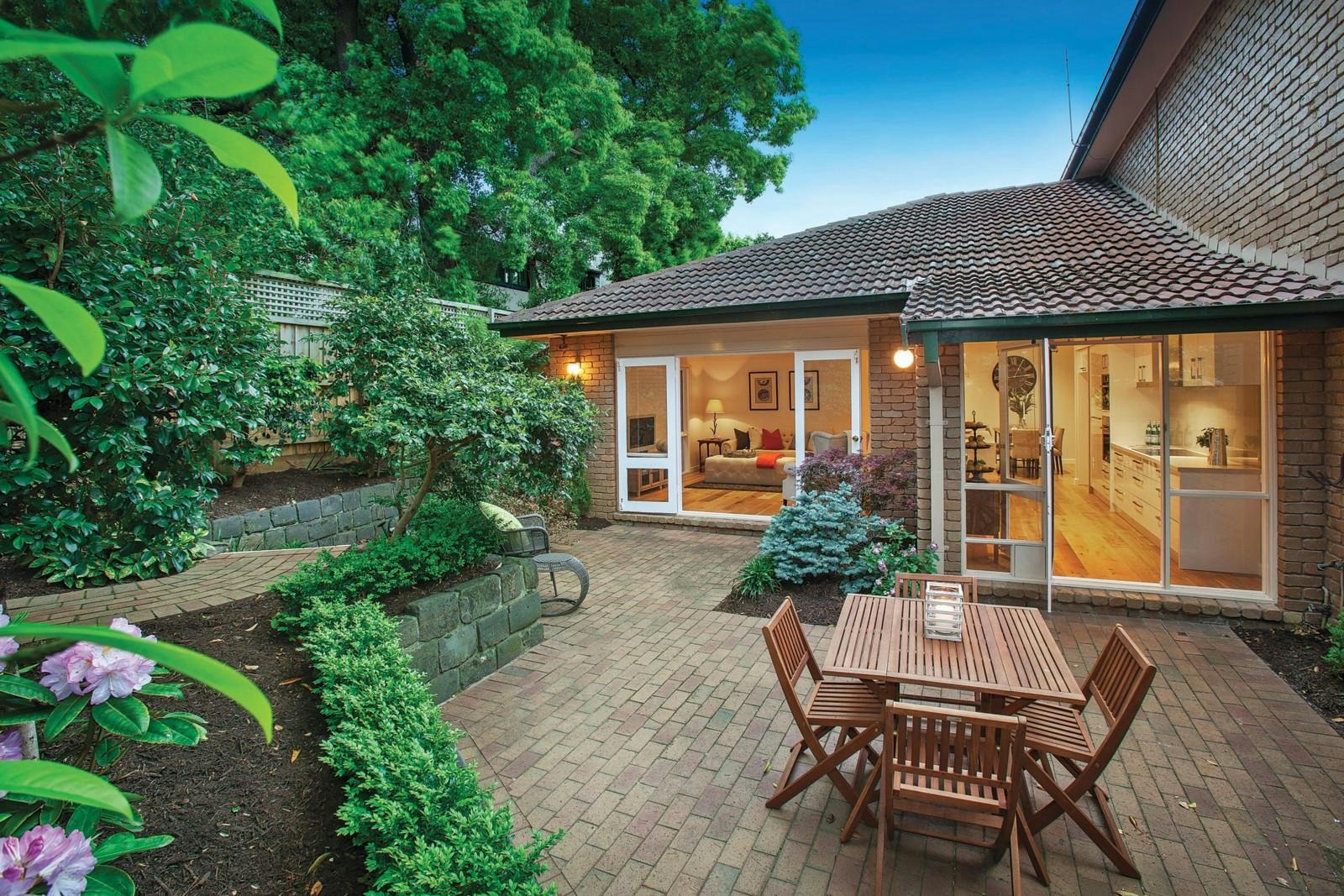 2/15 Tintern Avenue, Toorak, VIC