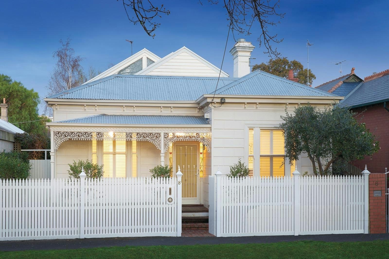 8 Clendon Road, Armadale, VIC