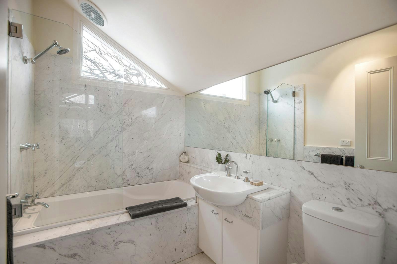 8 Clendon Road, Armadale, VIC