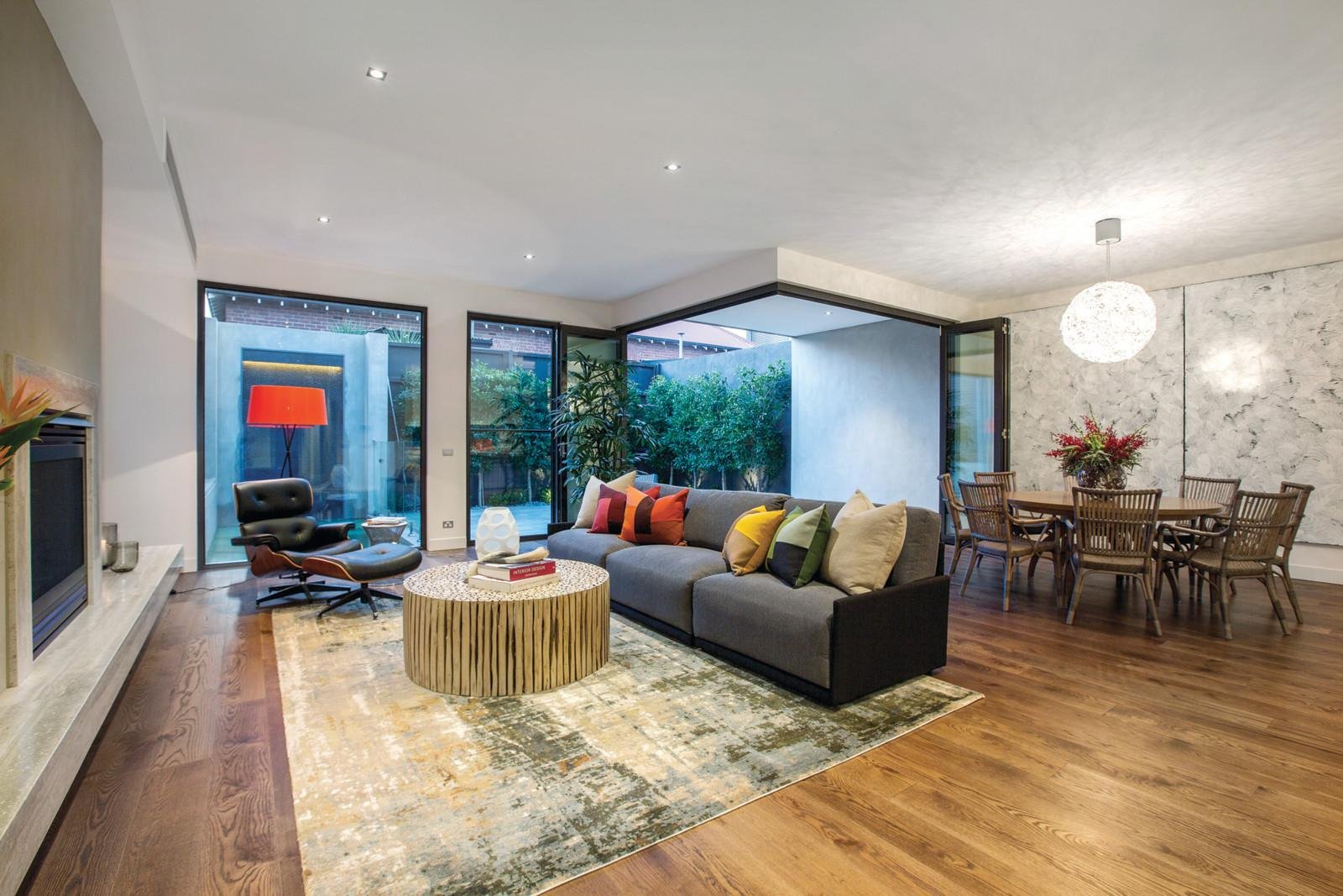 19 Brookville Road, Toorak - Thumbnail 2