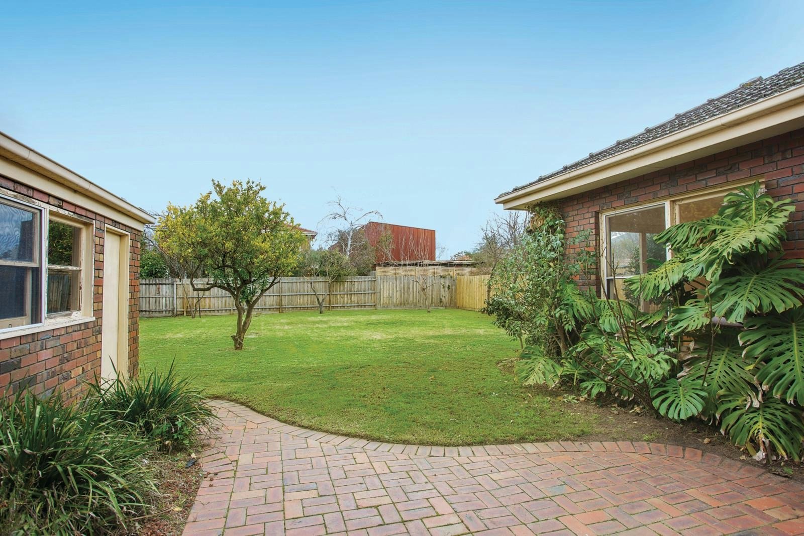 4 Summerhill Avenue, Malvern East, VIC