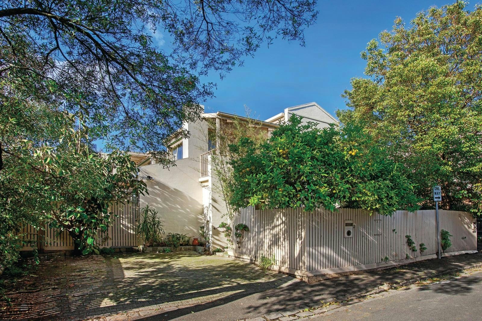 2-2A Aubrey Road, Armadale, VIC