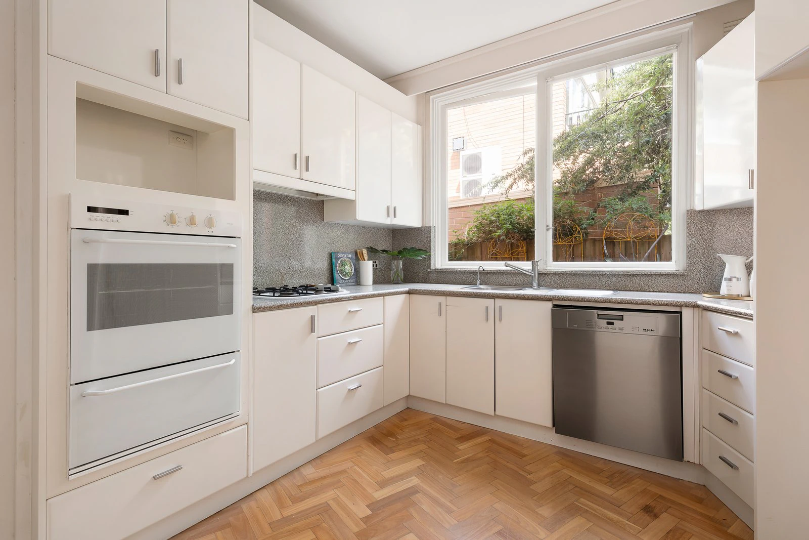 2/50 St Georges Road, Toorak, 3142