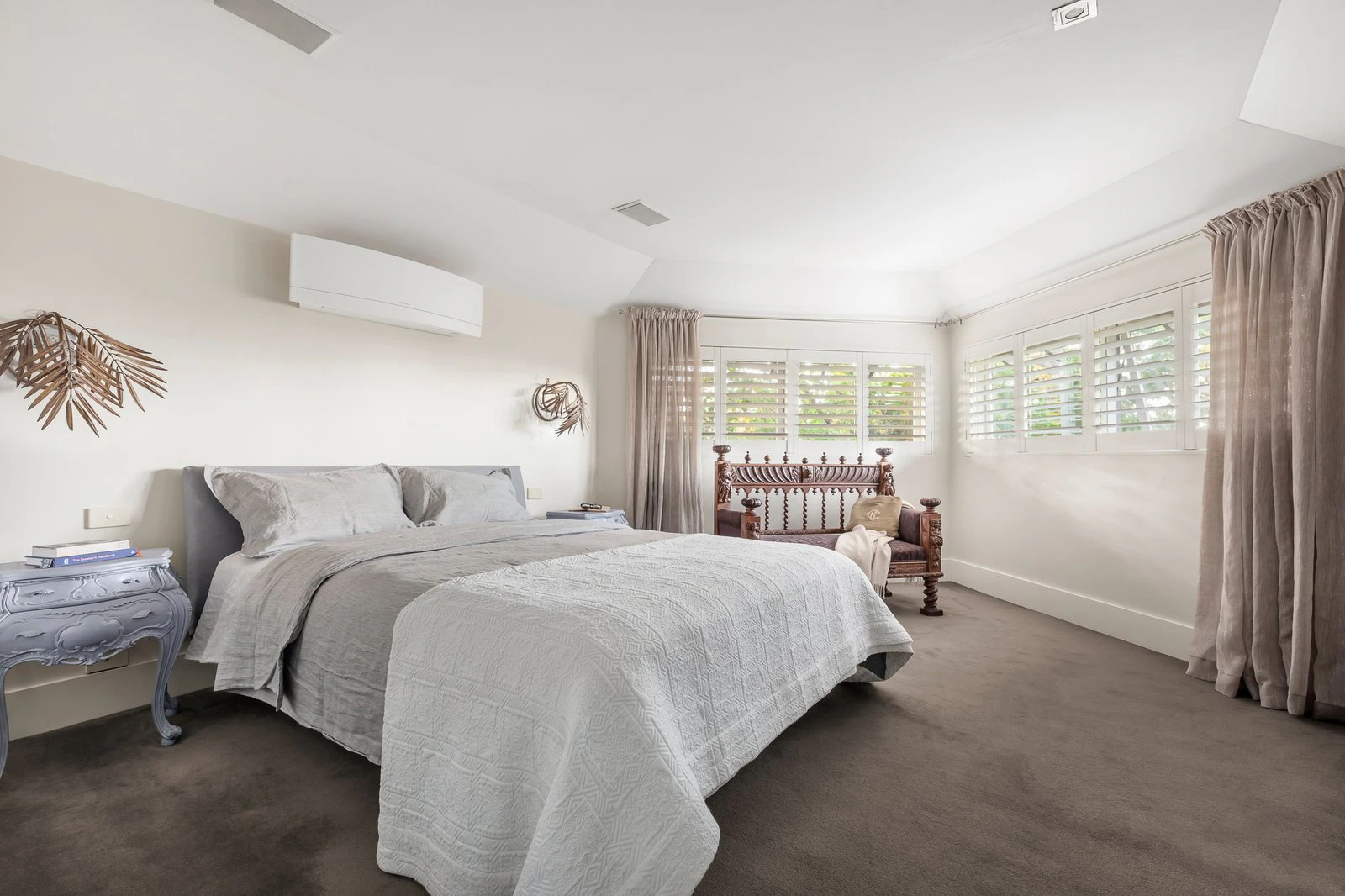 10 Winifred Crescent, Toorak, 3142