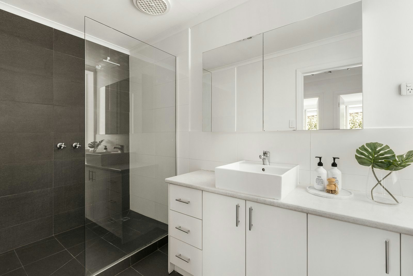 9/24 Tintern Avenue, Toorak, 3142