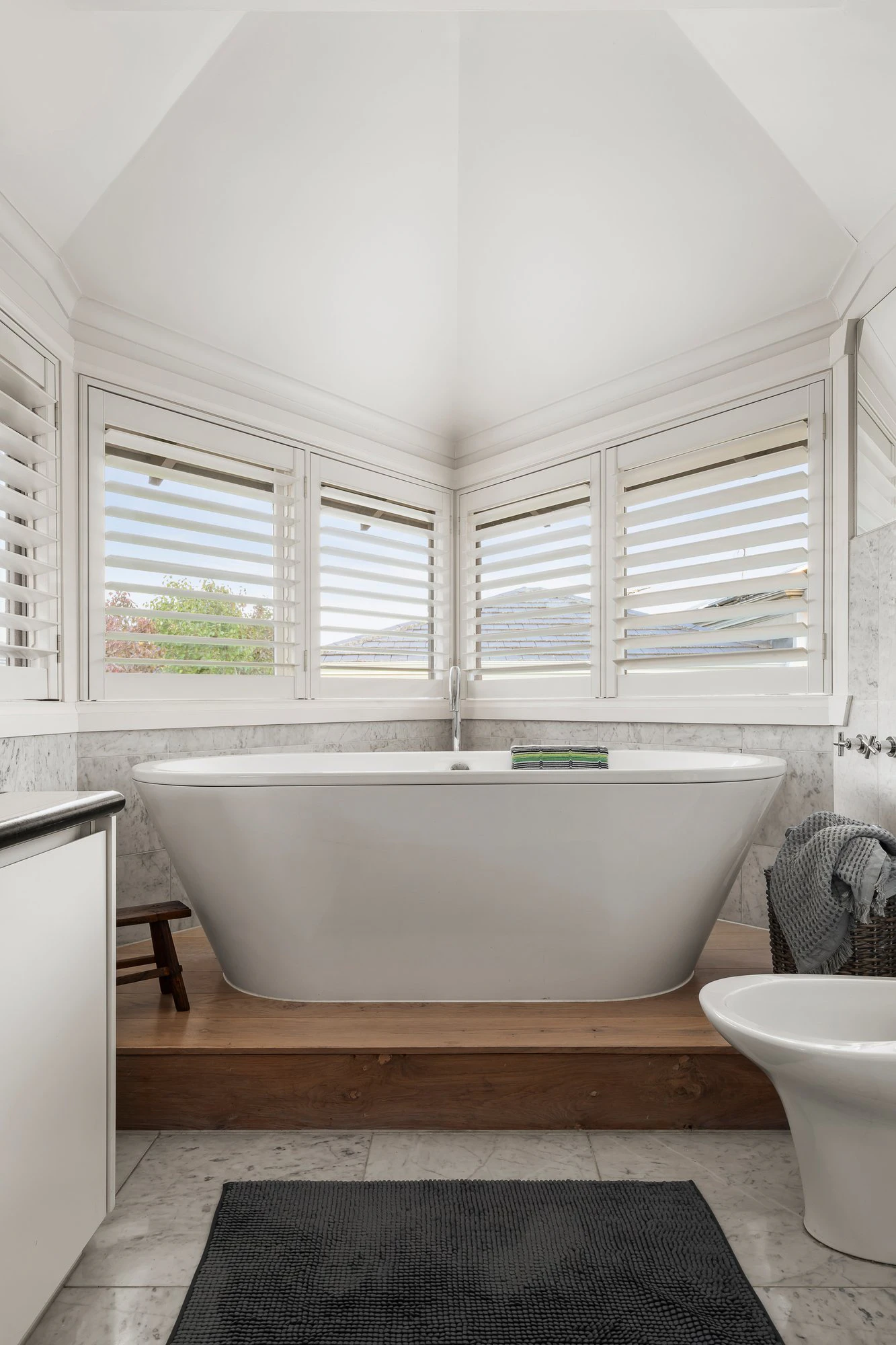 10 Winifred Crescent, Toorak, 3142
