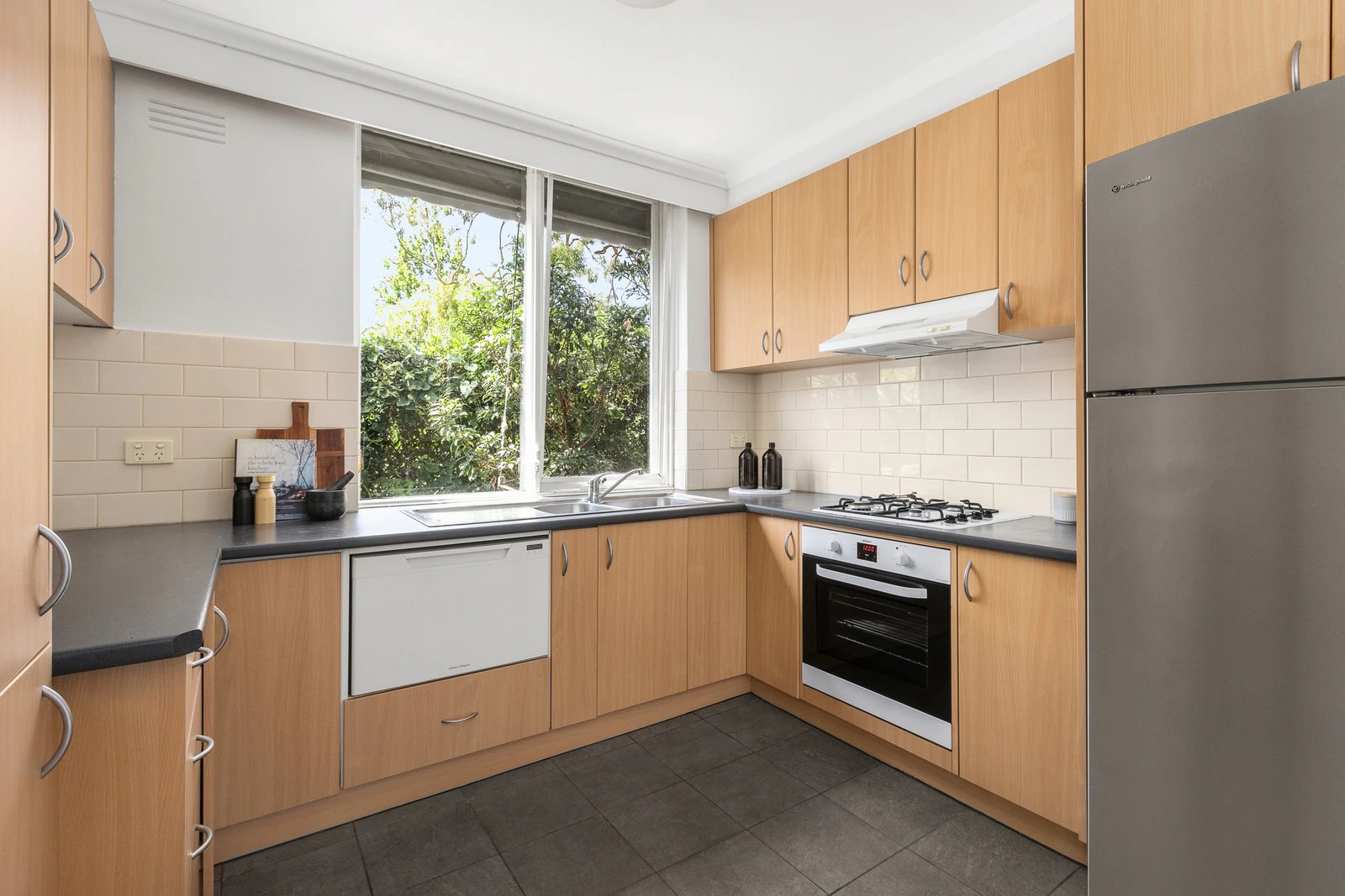 9/24 Tintern Avenue, Toorak, 3142