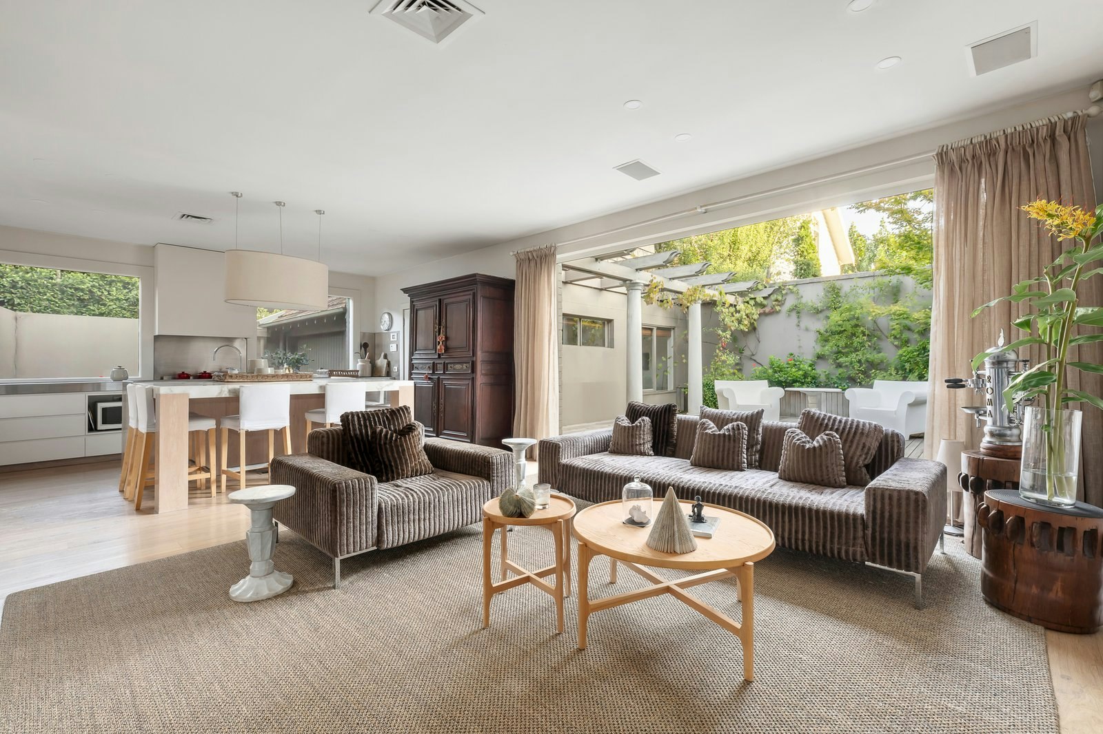 10 Winifred Crescent, Toorak, 3142