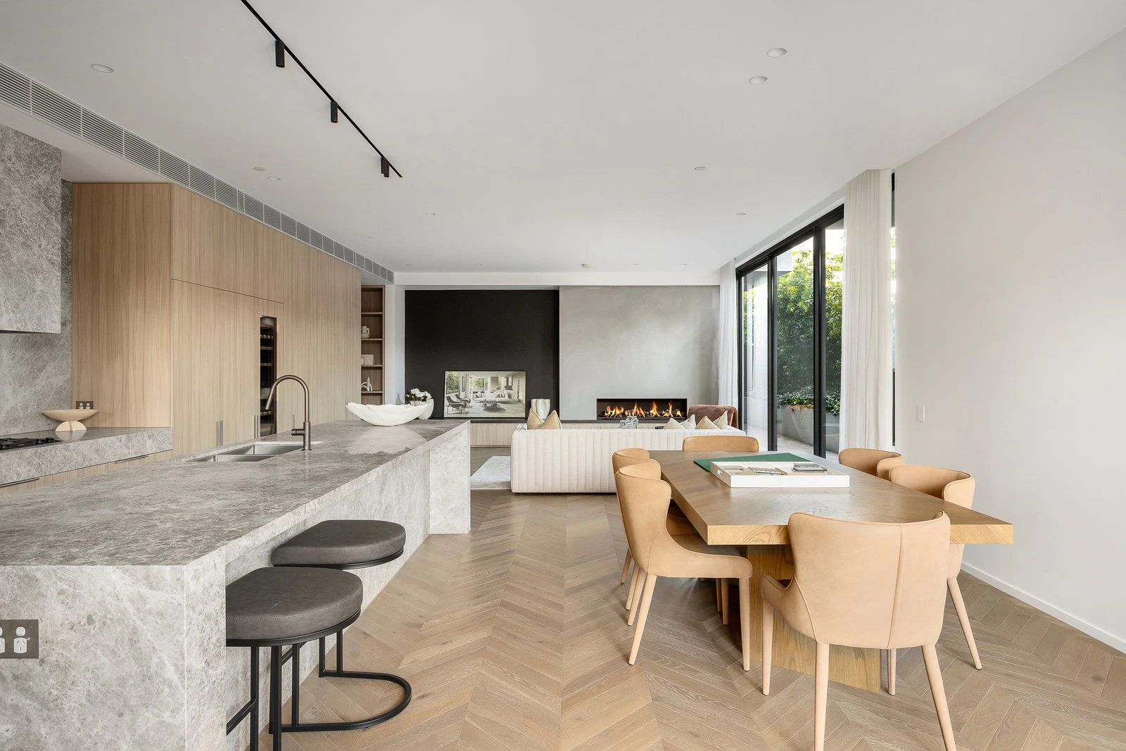2/163 Victoria Road, Camberwell, 3124