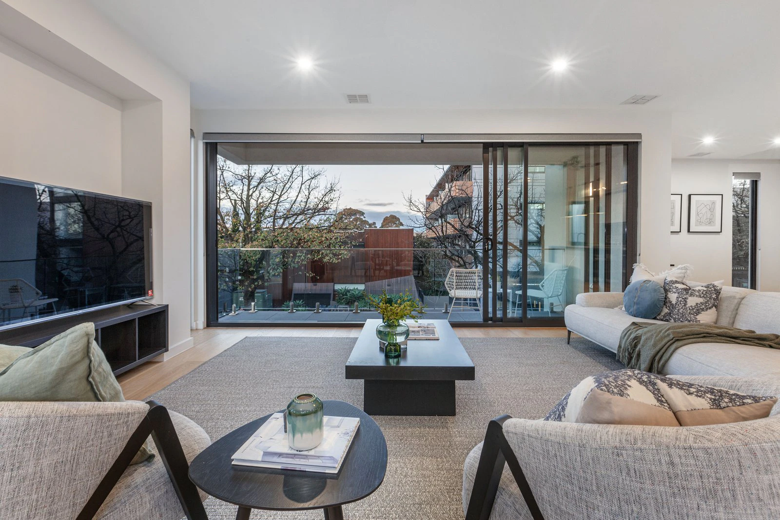 1B Oak Grove, Malvern East, 3145