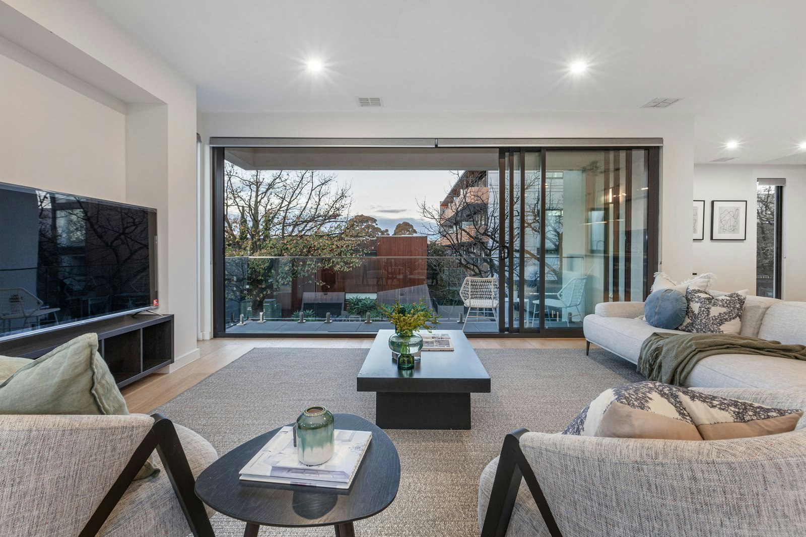 1B Oak Grove, Malvern East, 3145