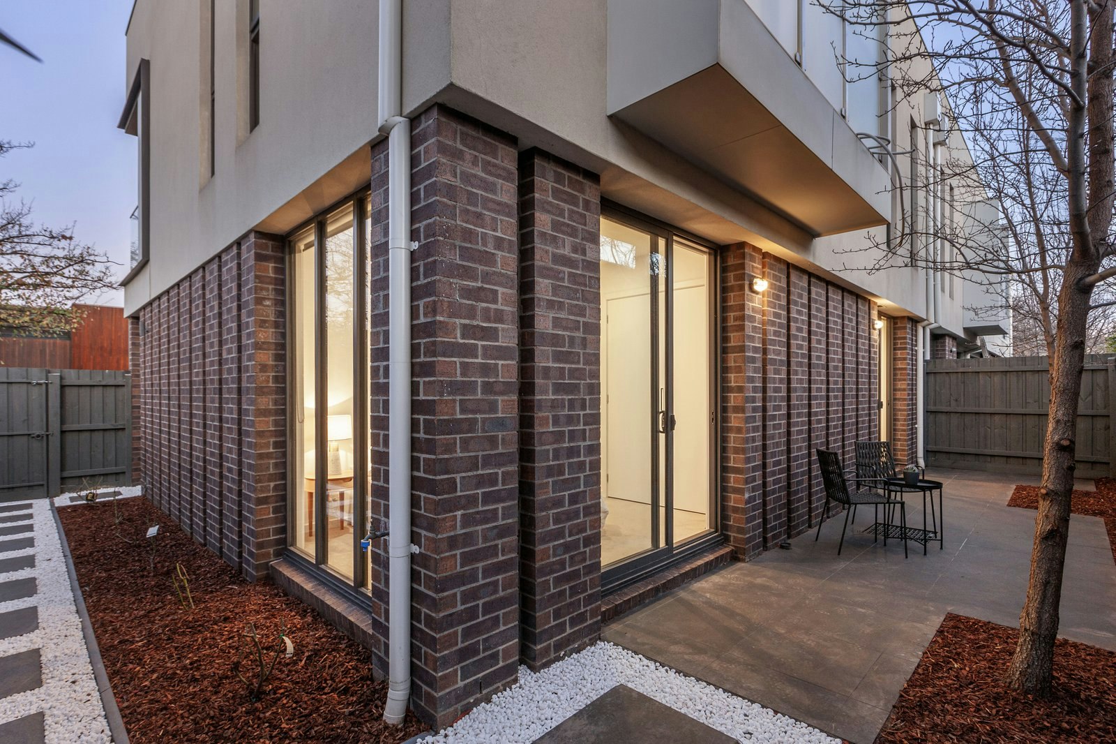 1B Oak Grove, Malvern East, 3145