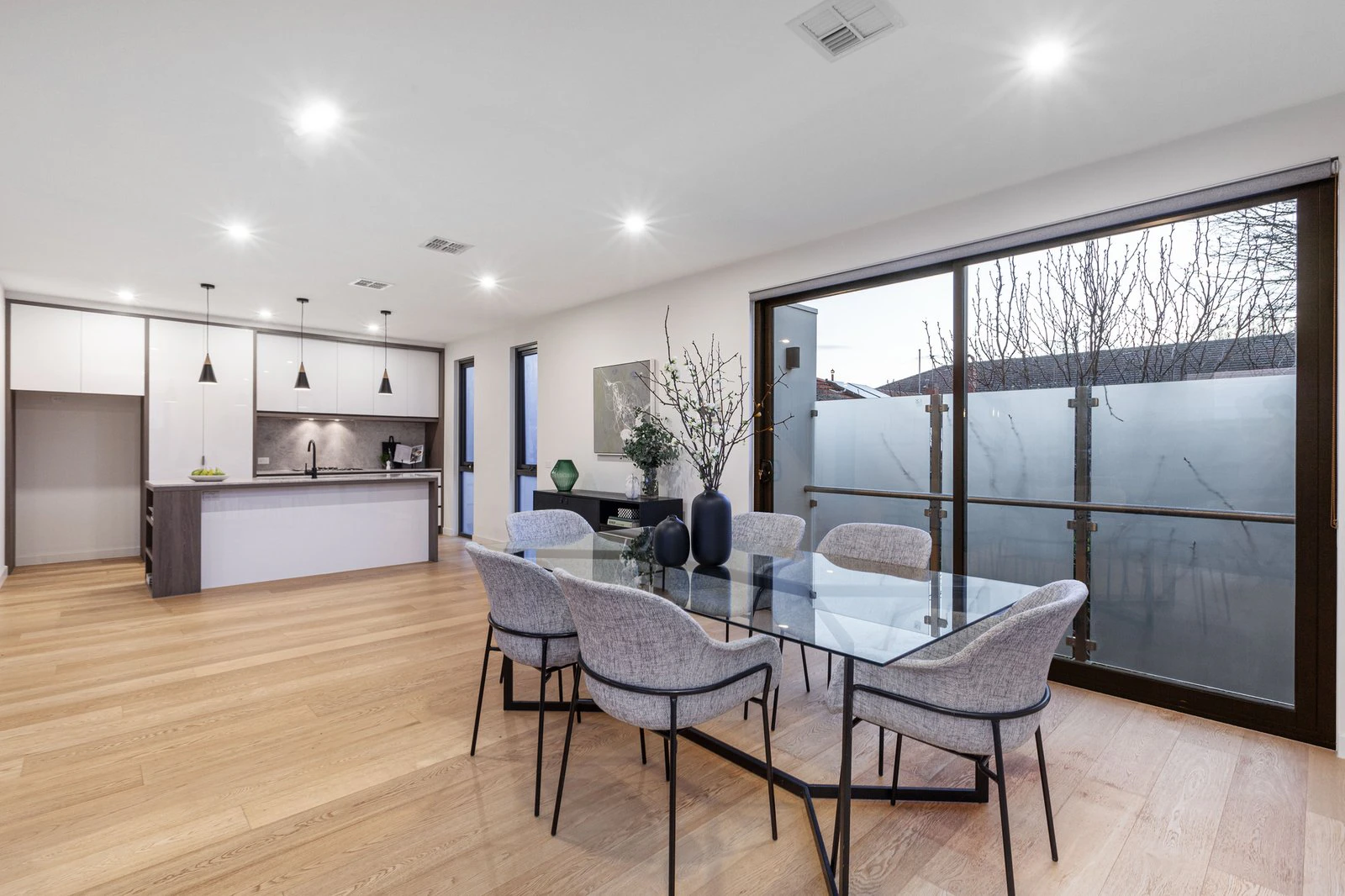 1B Oak Grove, Malvern East, 3145