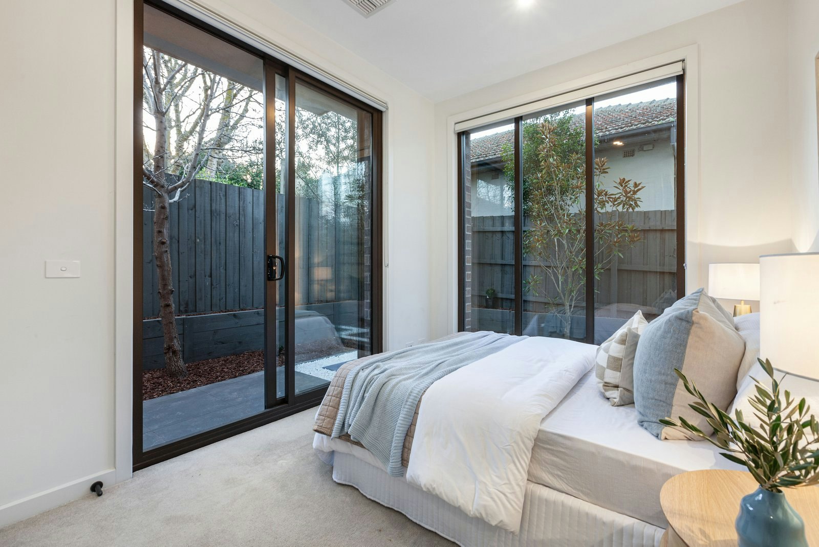 1B Oak Grove, Malvern East, 3145