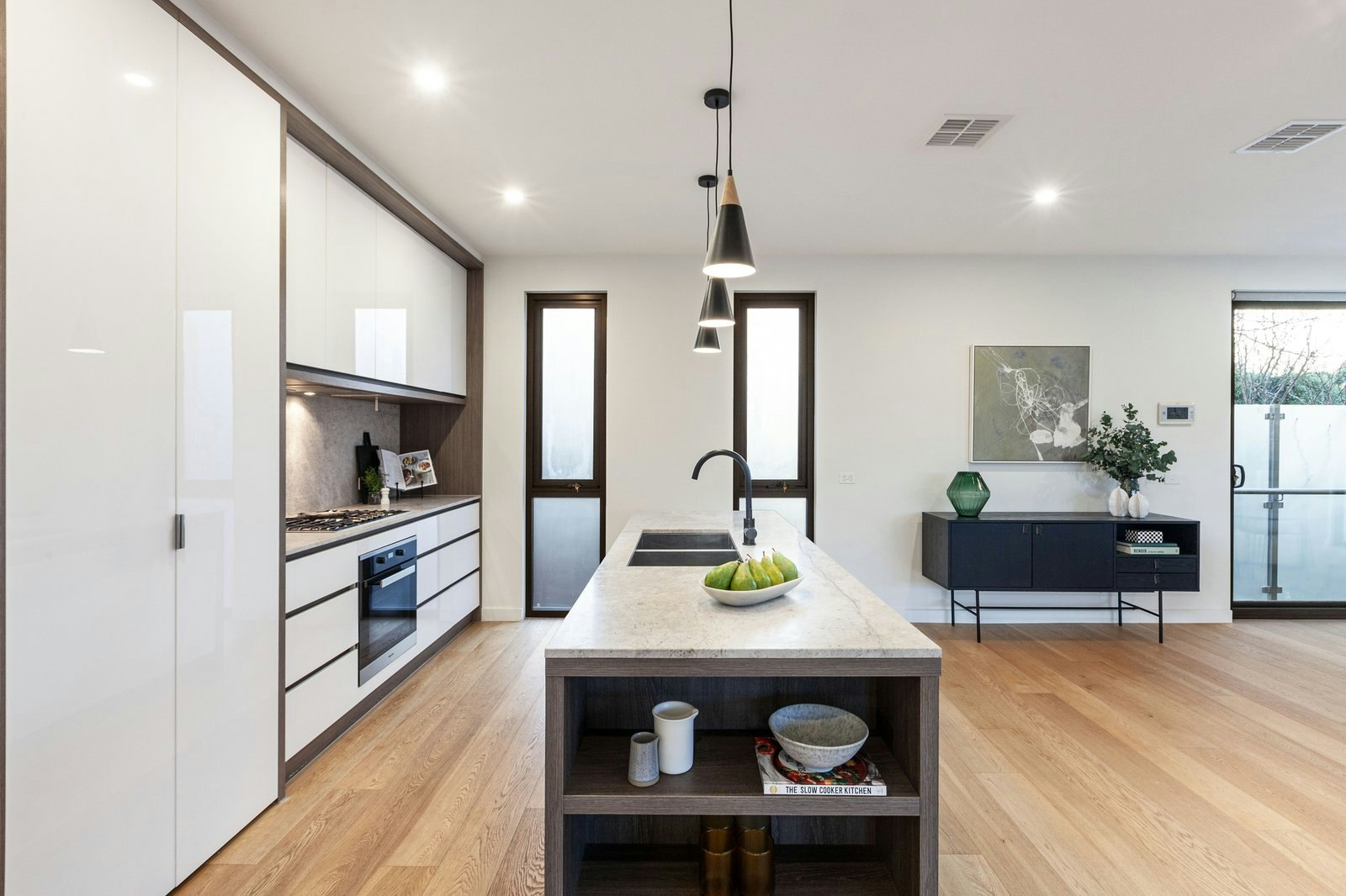 1B Oak Grove, Malvern East, 3145