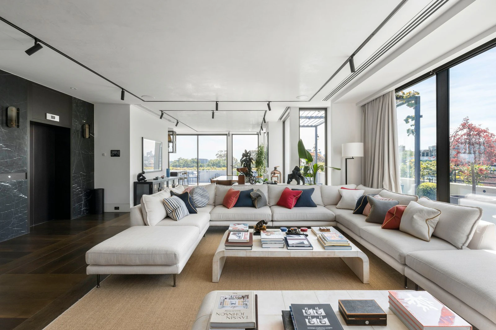 The Penthouse, 86 Mathoura Road, Toorak, 3142