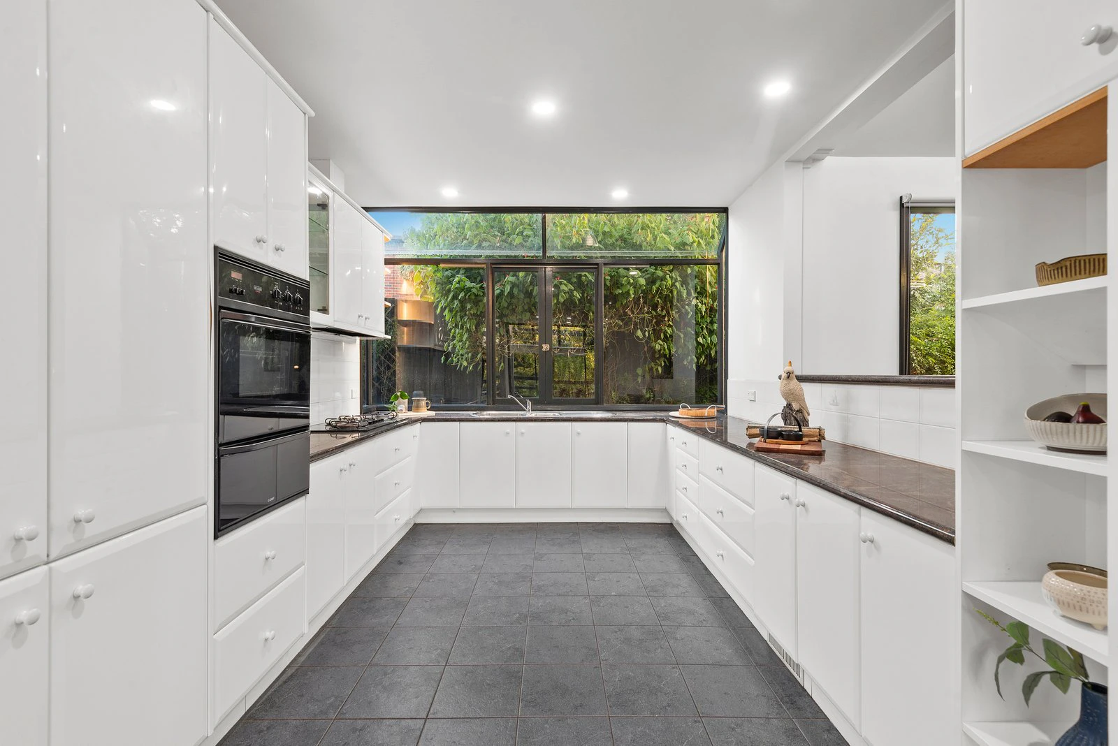 24 Wynyard Crescent, Balwyn North, 3104