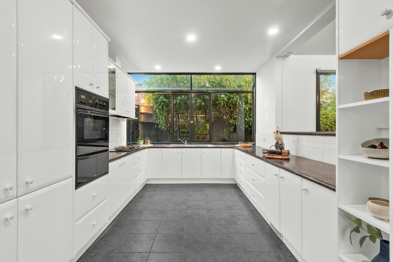 24 Wynyard Crescent, Balwyn North, 3104