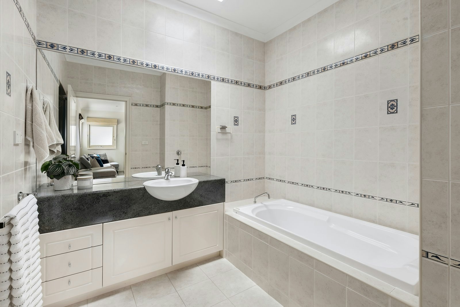 2/51 Narrak Road, Balwyn, 3103