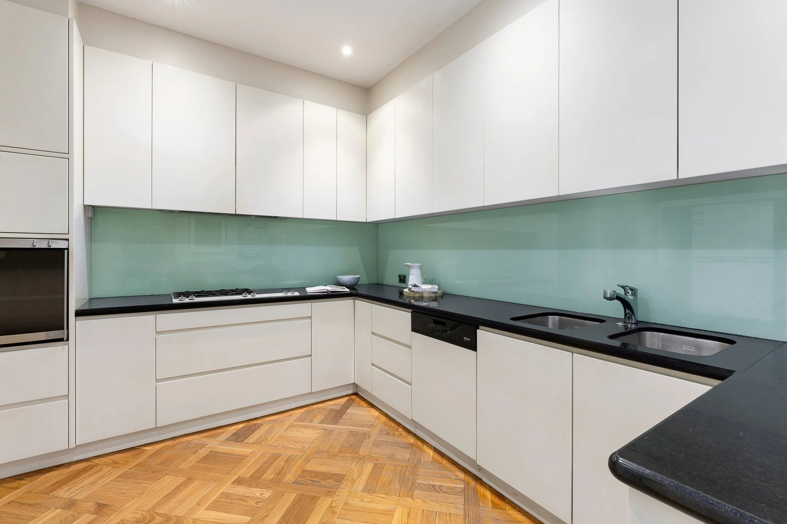 8/25 Douglas Street, Toorak, 3142