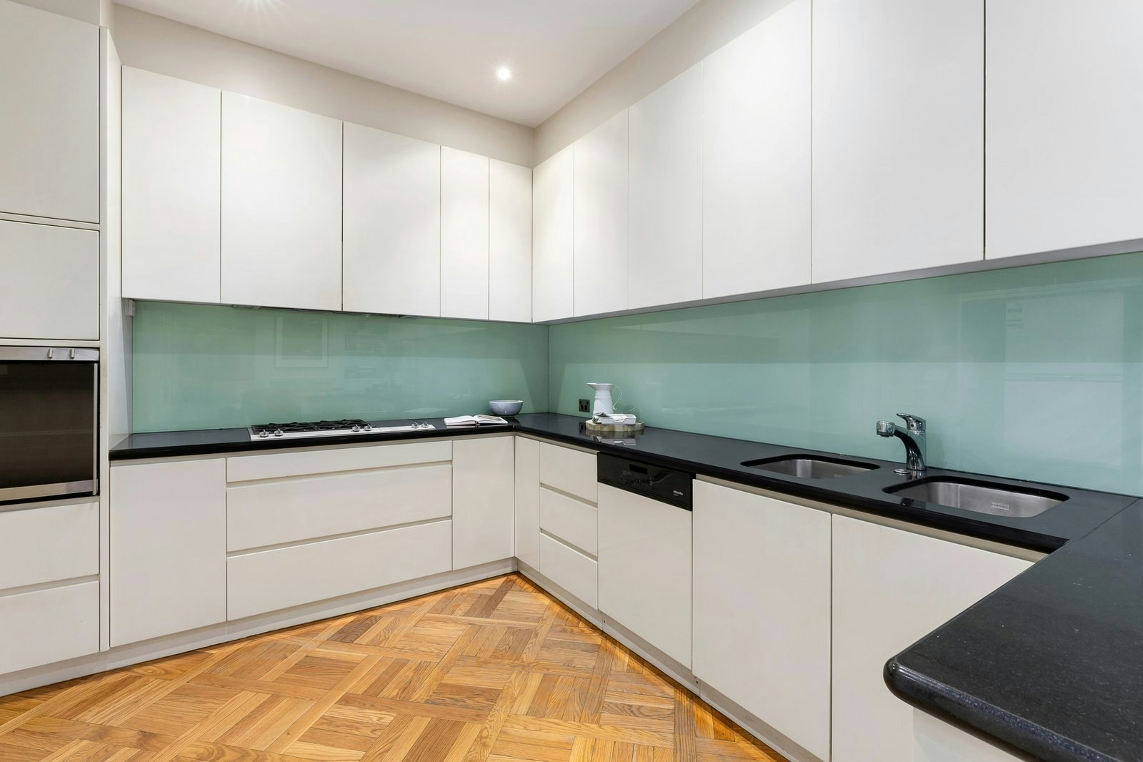 8/25 Douglas Street, Toorak, 3142