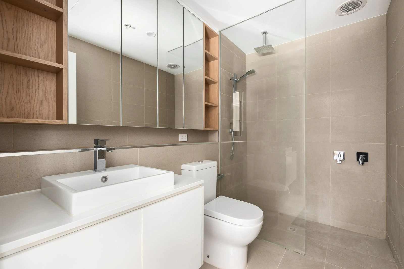 101/832 Doncaster Road, Doncaster, 3108