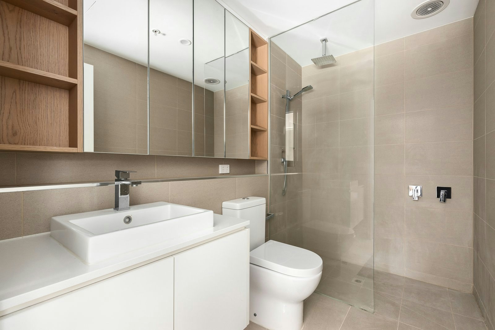 101/832 Doncaster Road, Doncaster, 3108