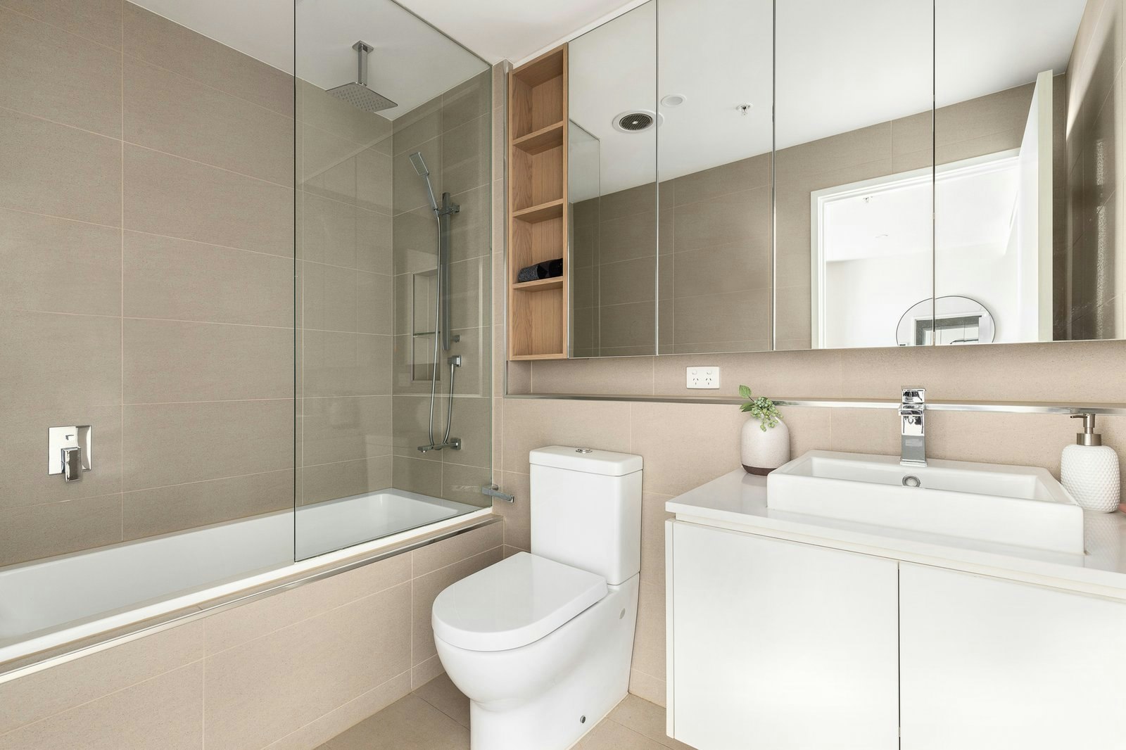 101/832 Doncaster Road, Doncaster, 3108