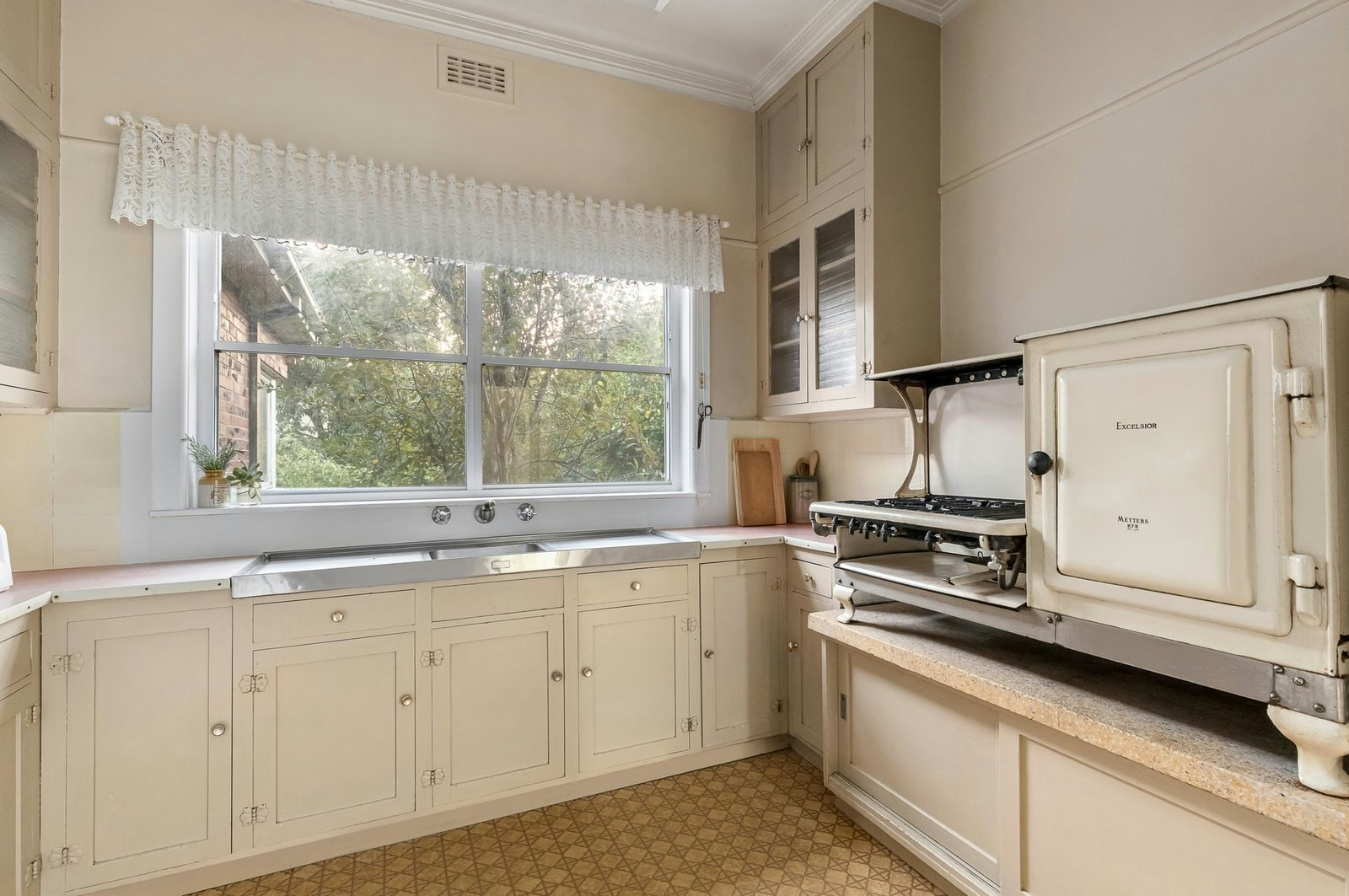 28 Chaleyer Street, Glen Iris, 3146