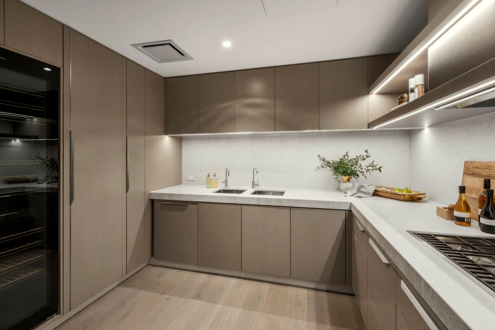 1011/280 Albert Street, East Melbourne, 3002