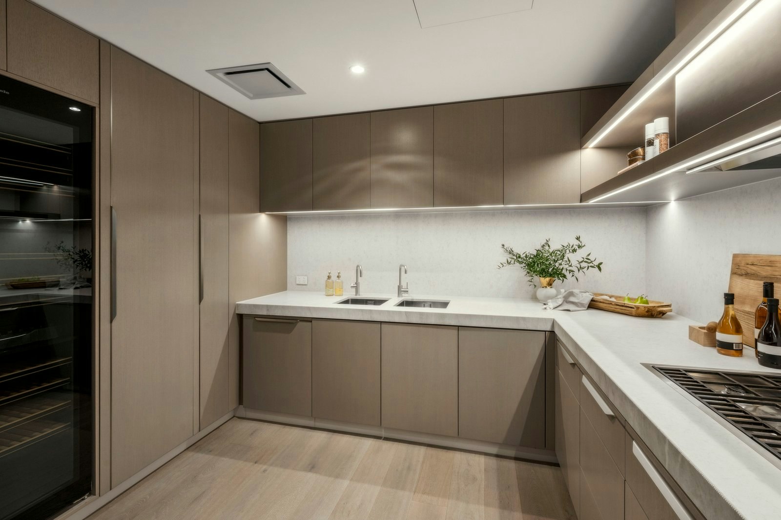 1011/280 Albert Street, East Melbourne, 3002