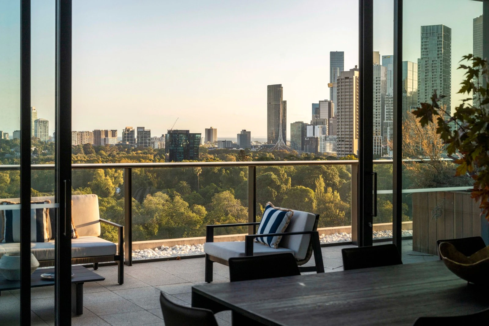 1011/280 Albert Street, East Melbourne, 3002
