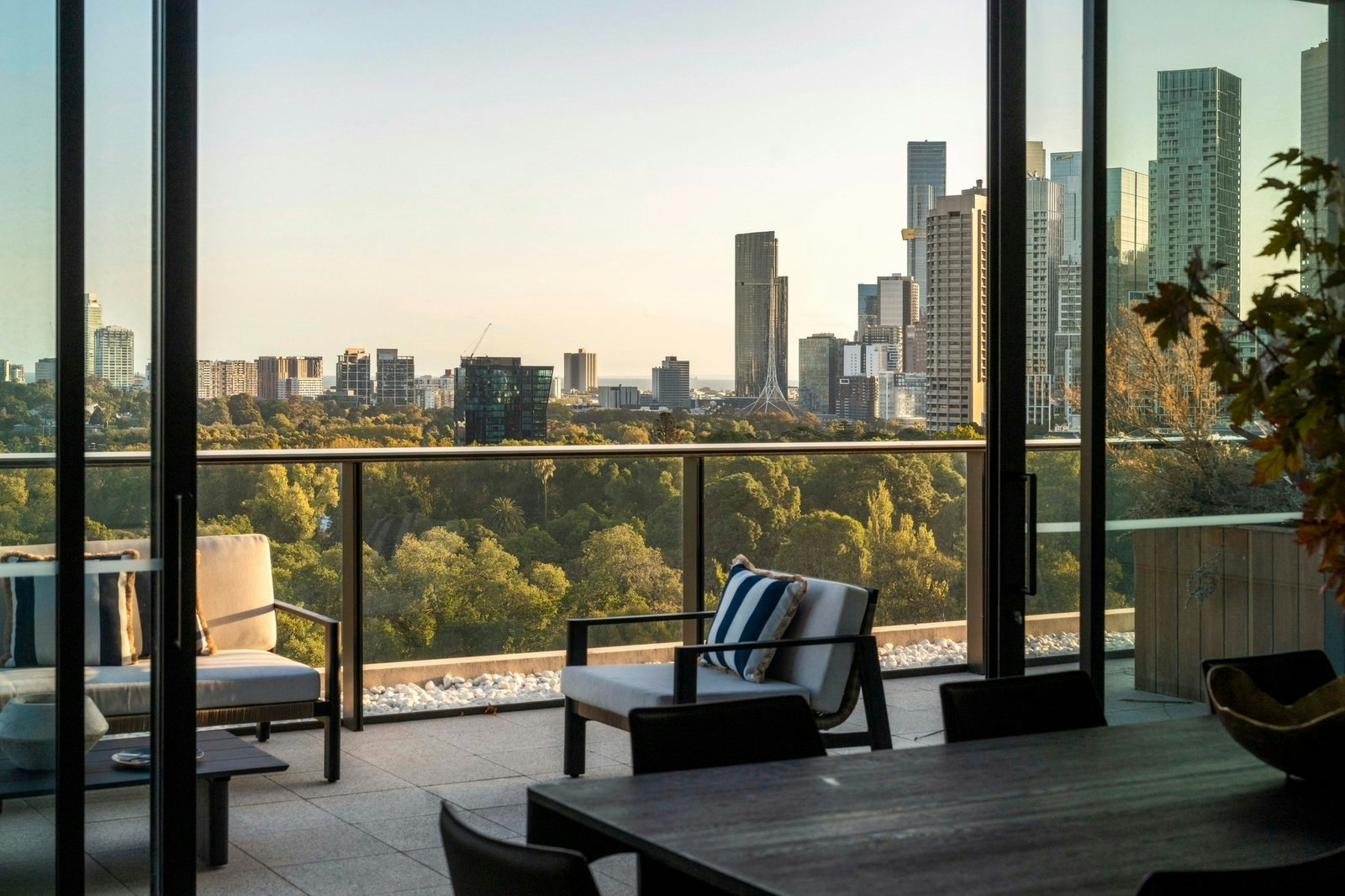 1011/280 Albert Street, East Melbourne, 3002