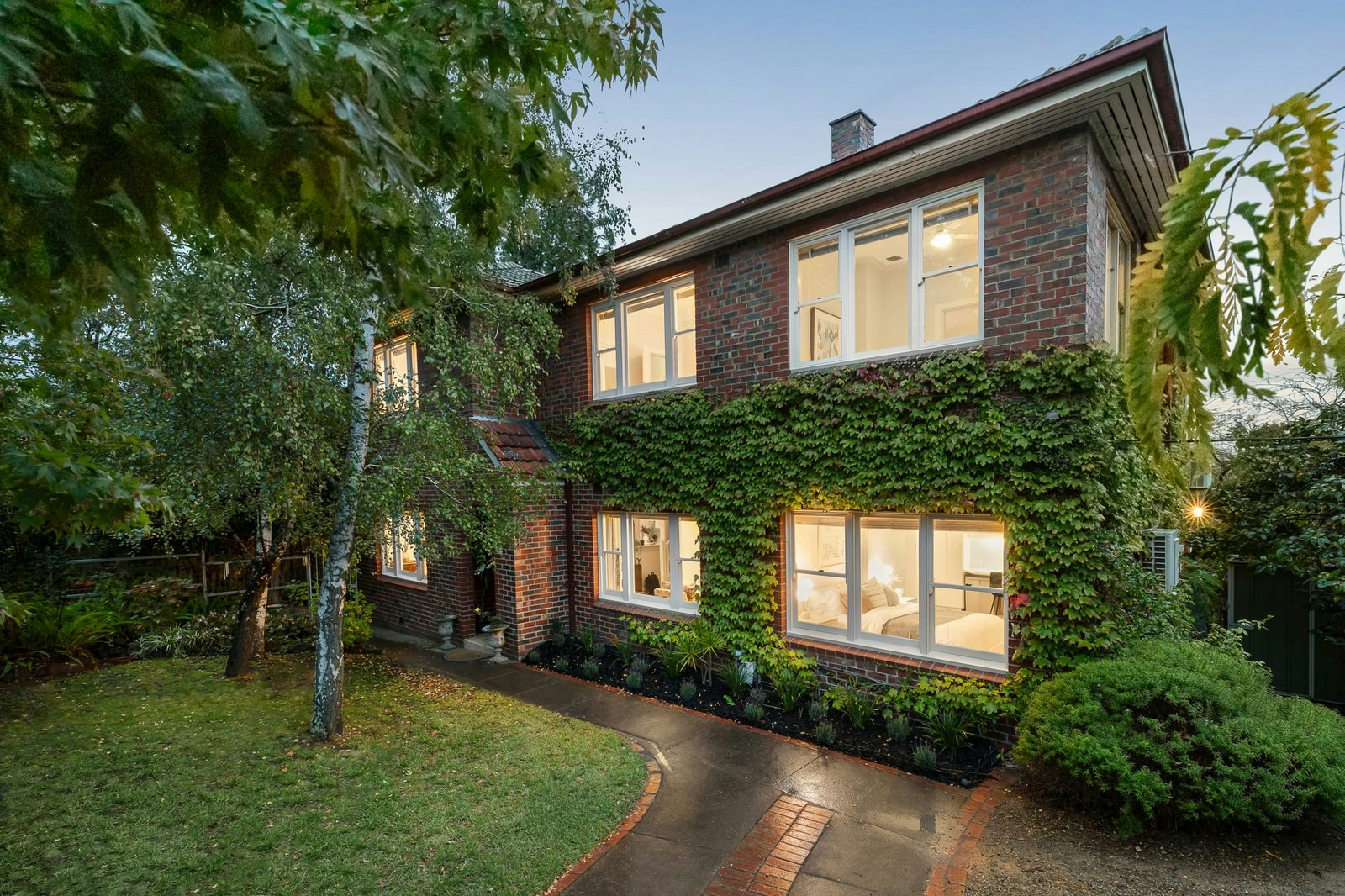 2 Graham Street, Surrey Hills, 3127