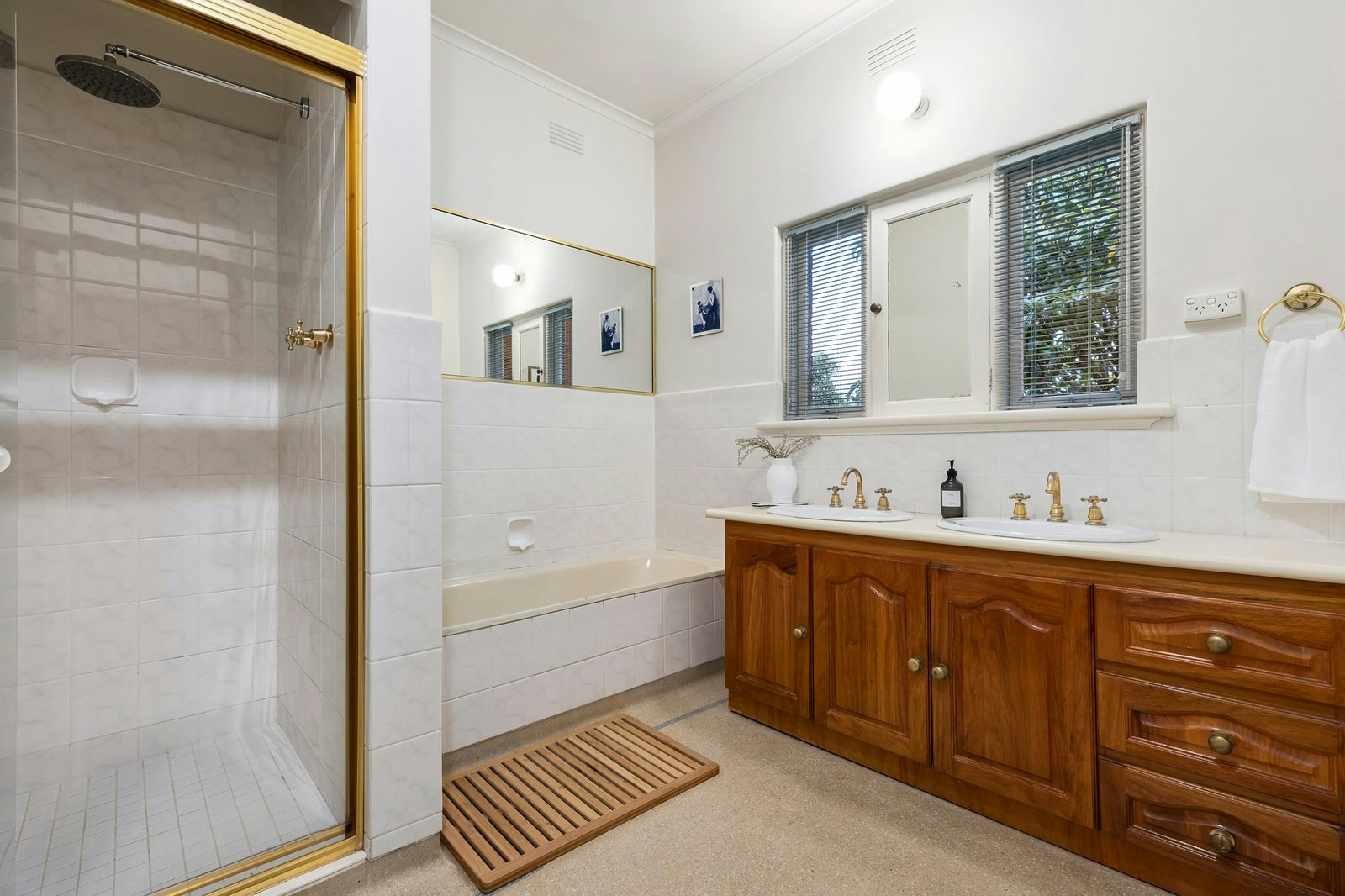 2 Graham Street, Surrey Hills, 3127