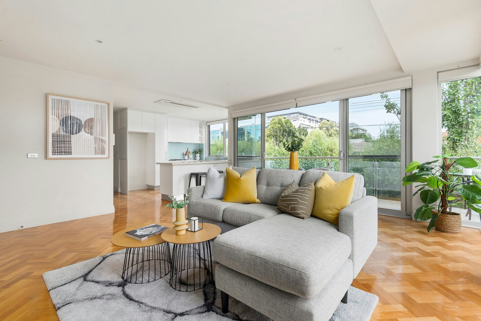 4/885-889 Doncaster Road, Doncaster East, 3109