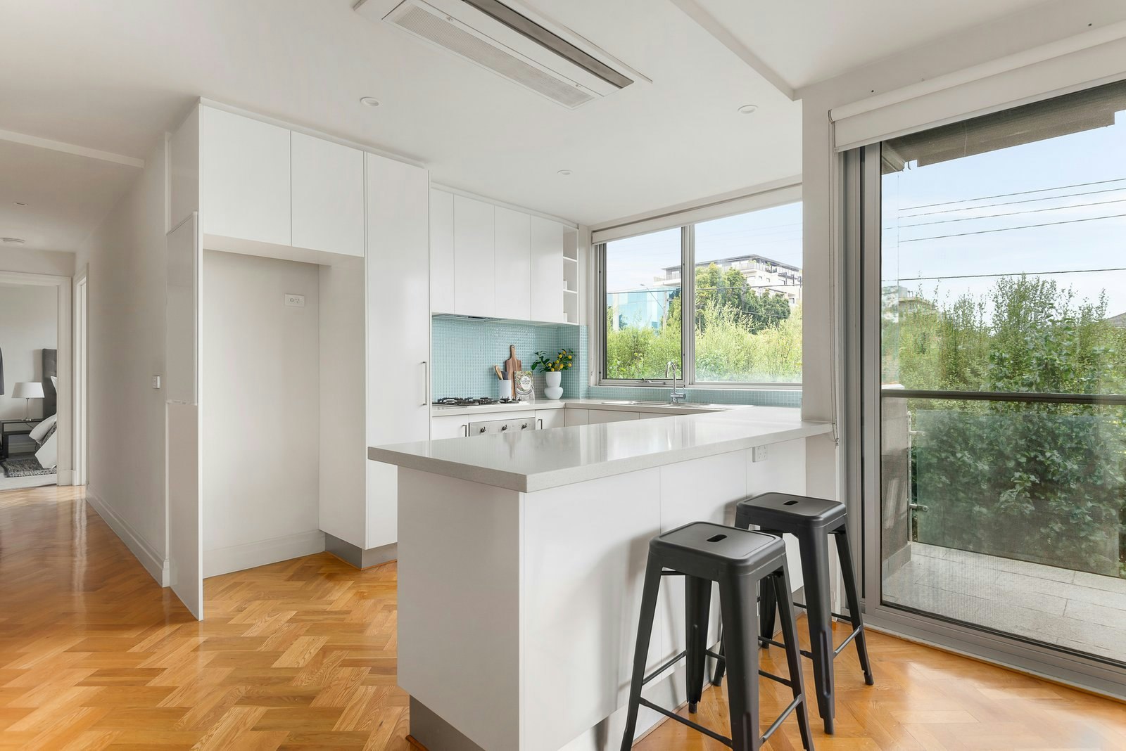 4/885-889 Doncaster Road, Doncaster East, 3109