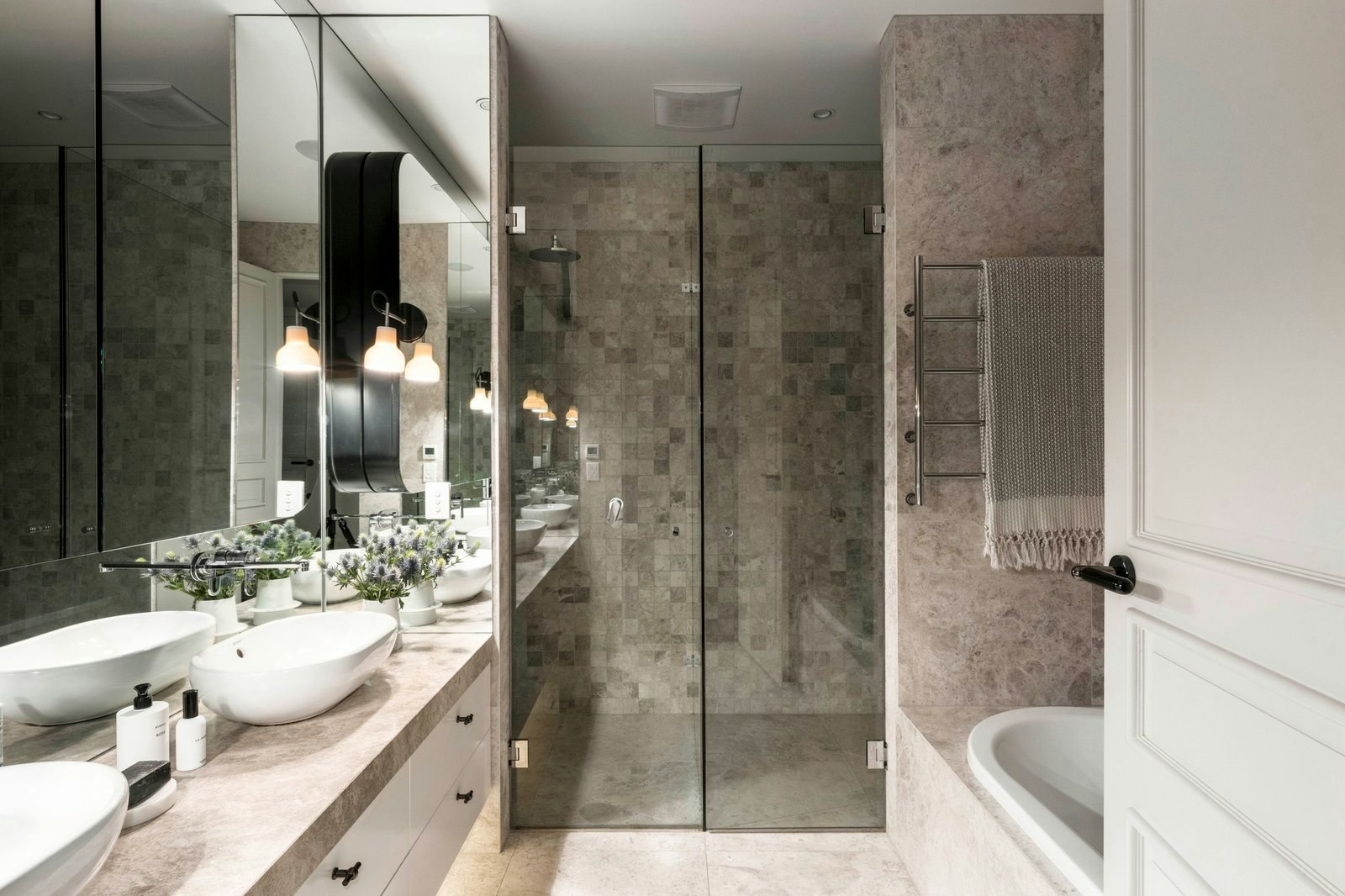 1/3 Douglas Street, Toorak, 3142