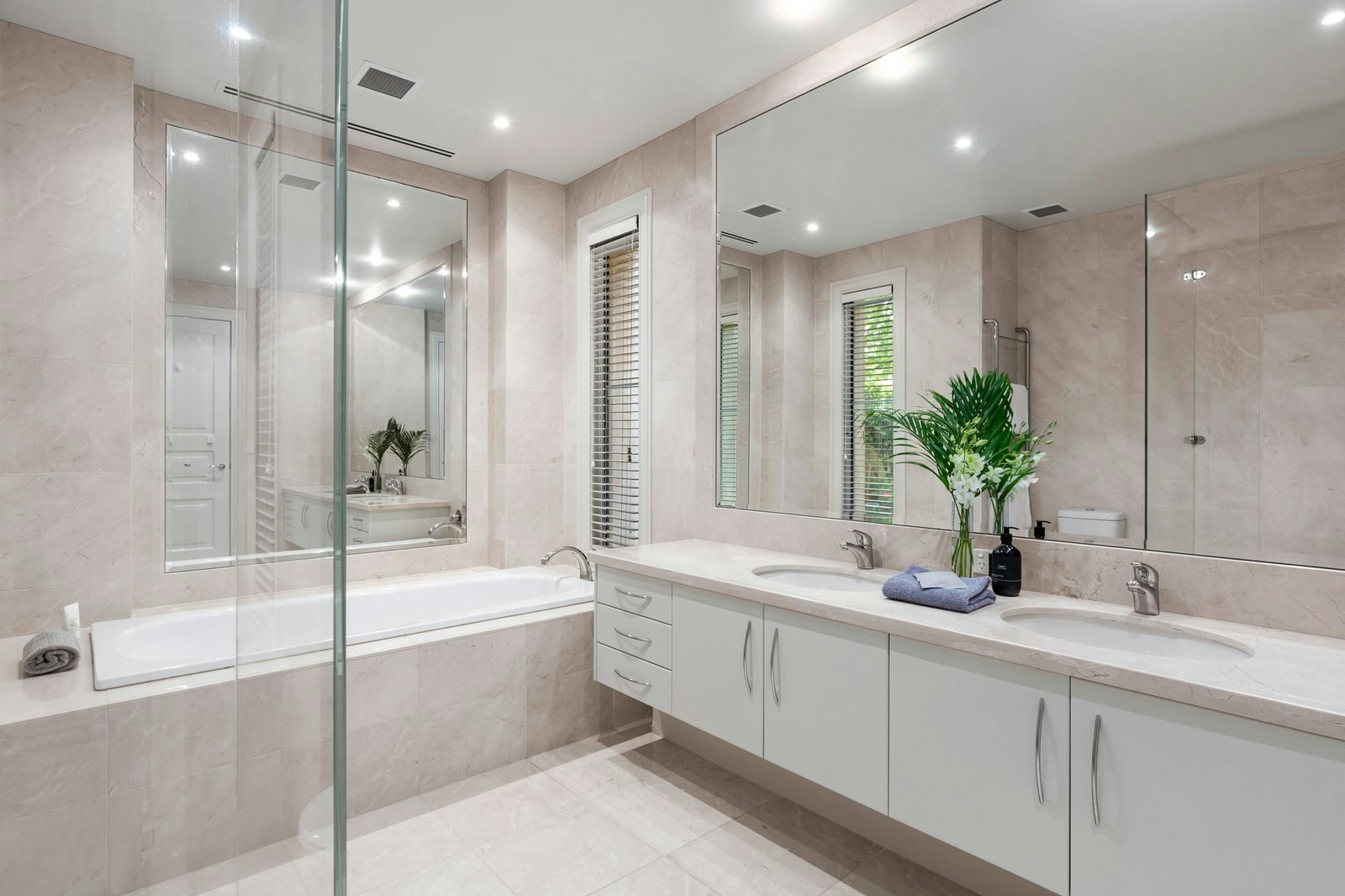 1/1 Woorigoleen Road, Toorak, 3142