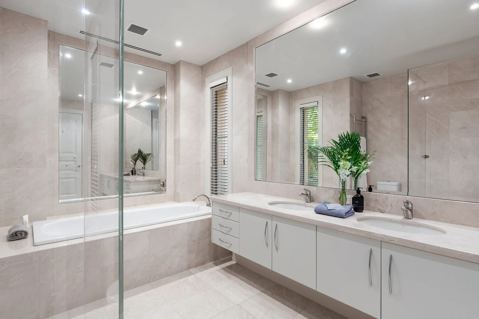 1/1 Woorigoleen Road, Toorak, 3142