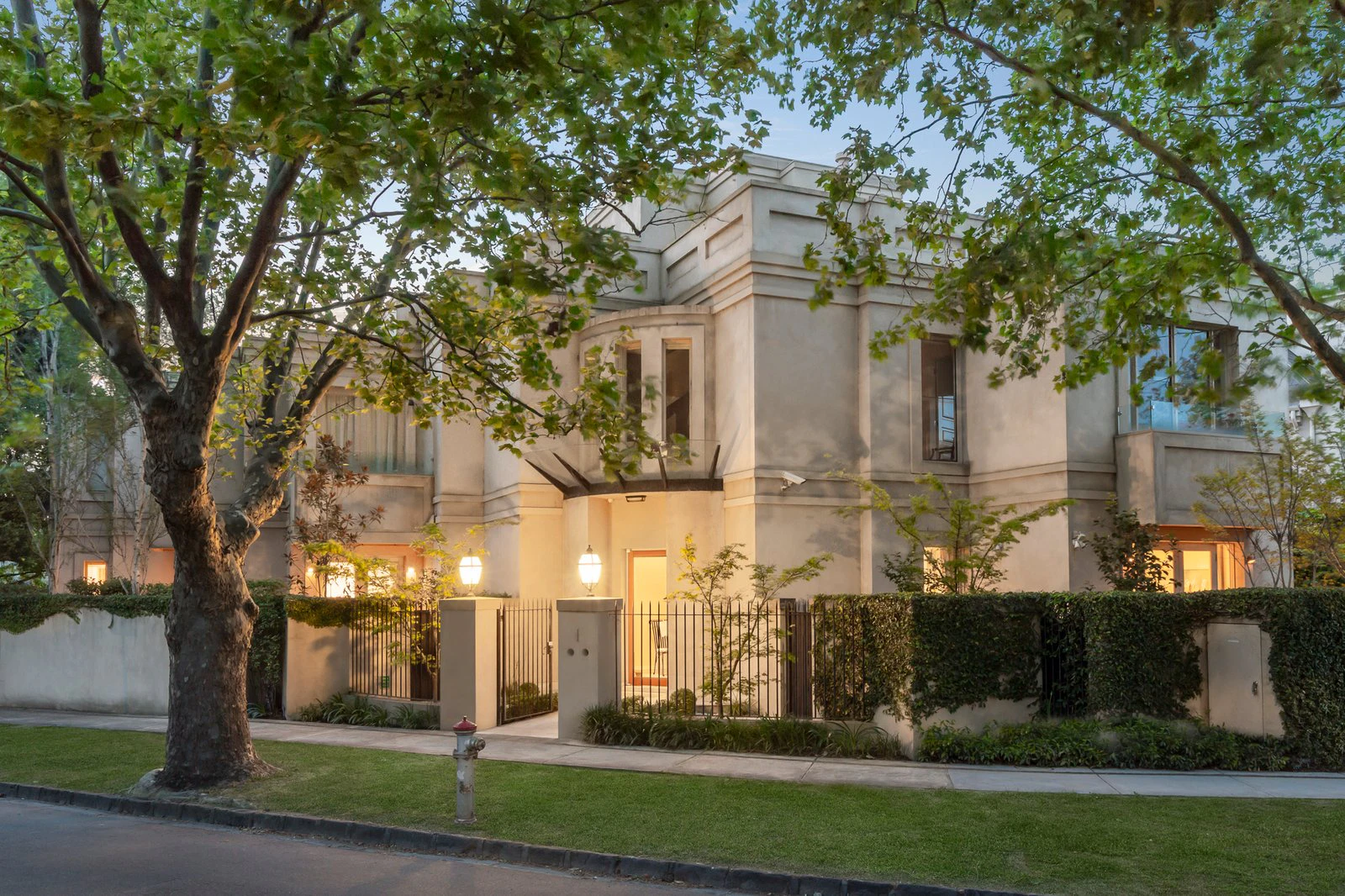 1/1 Woorigoleen Road, Toorak, 3142