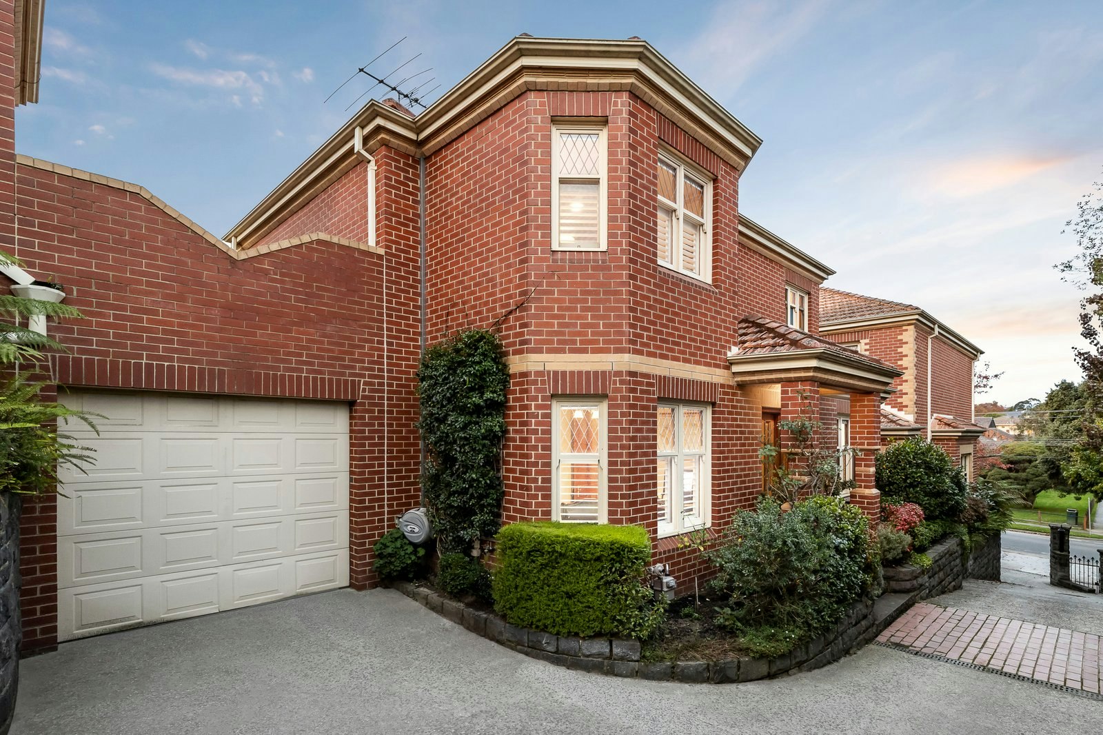 2/211 Highfield Road, Camberwell, 3124