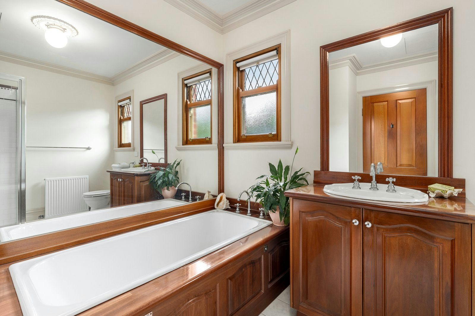 2/211 Highfield Road, Camberwell, 3124