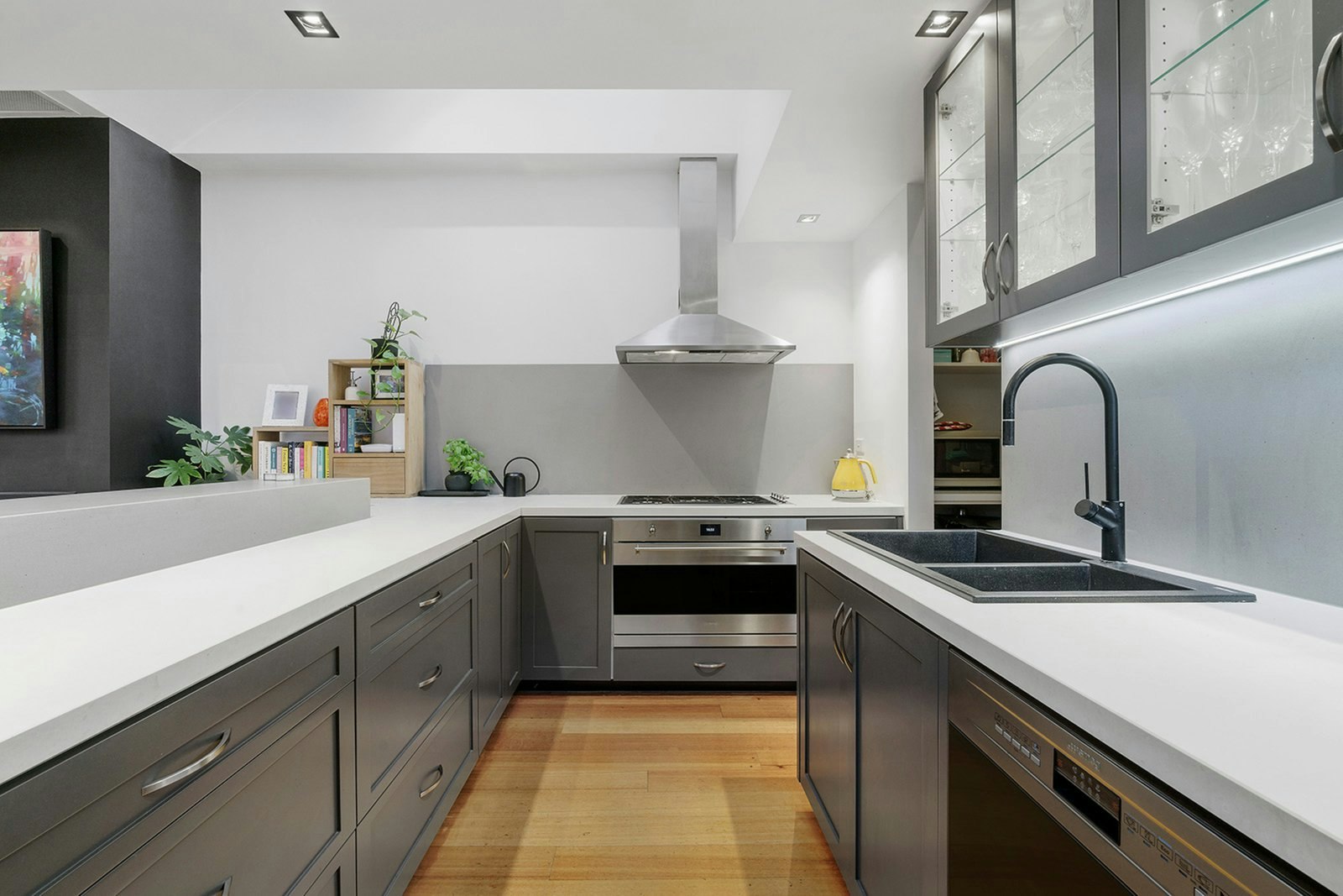 28 Dinsdale Street, Albert Park, 3206