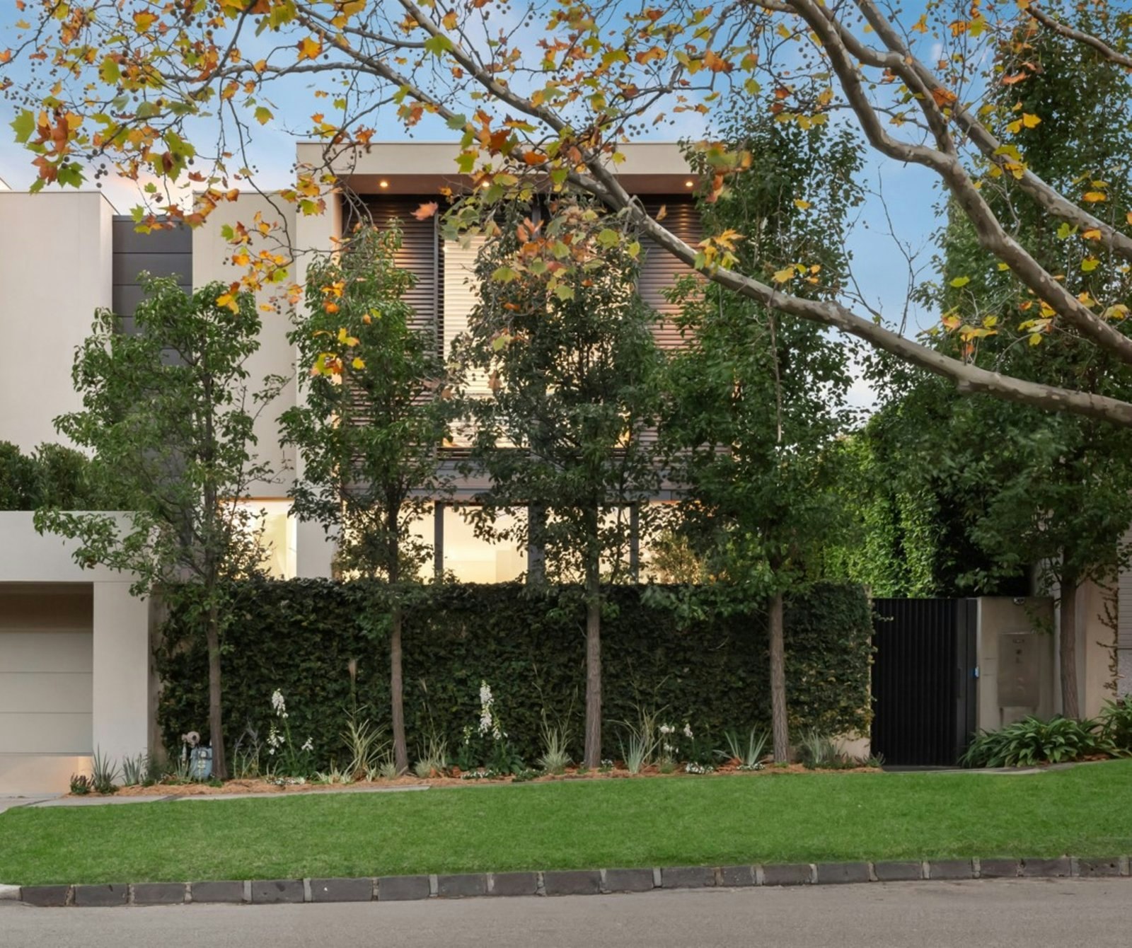 6 Torresdale Road, Toorak, 3142