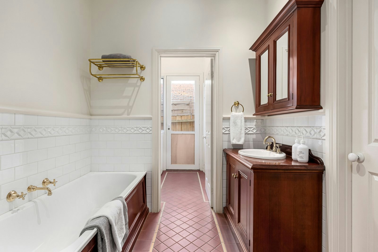 6 Erica Avenue, Glen Iris, 3146