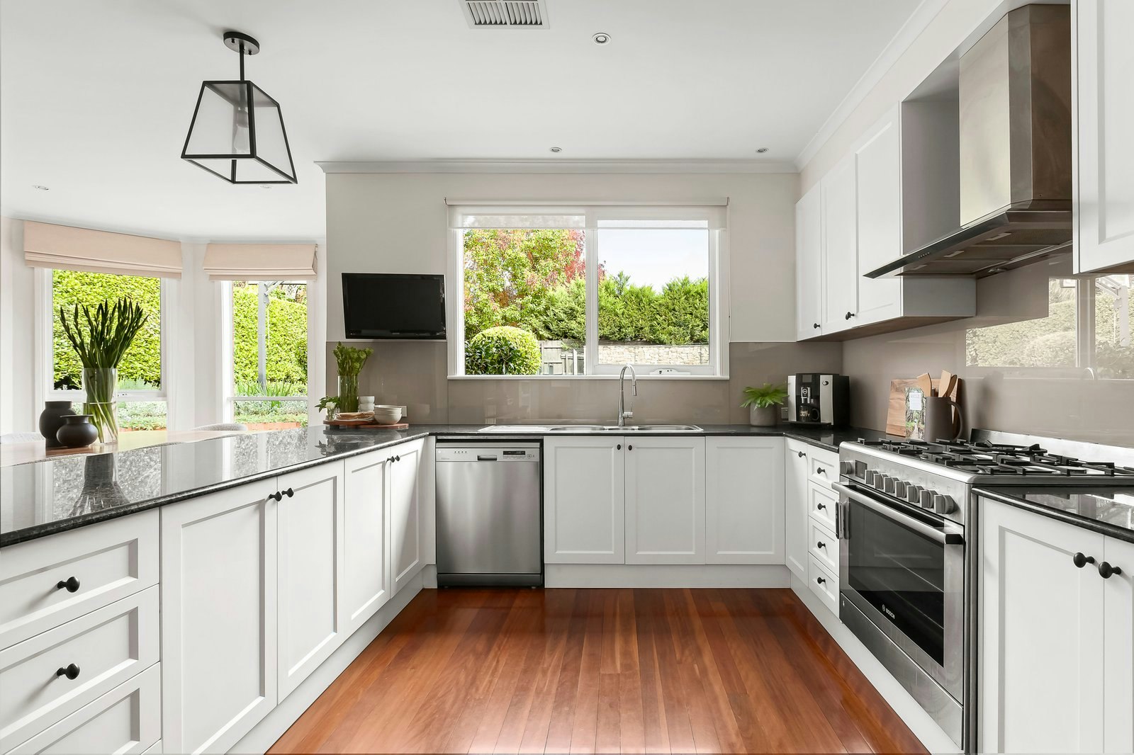 8 Renwick Street, Glen Iris, 3146