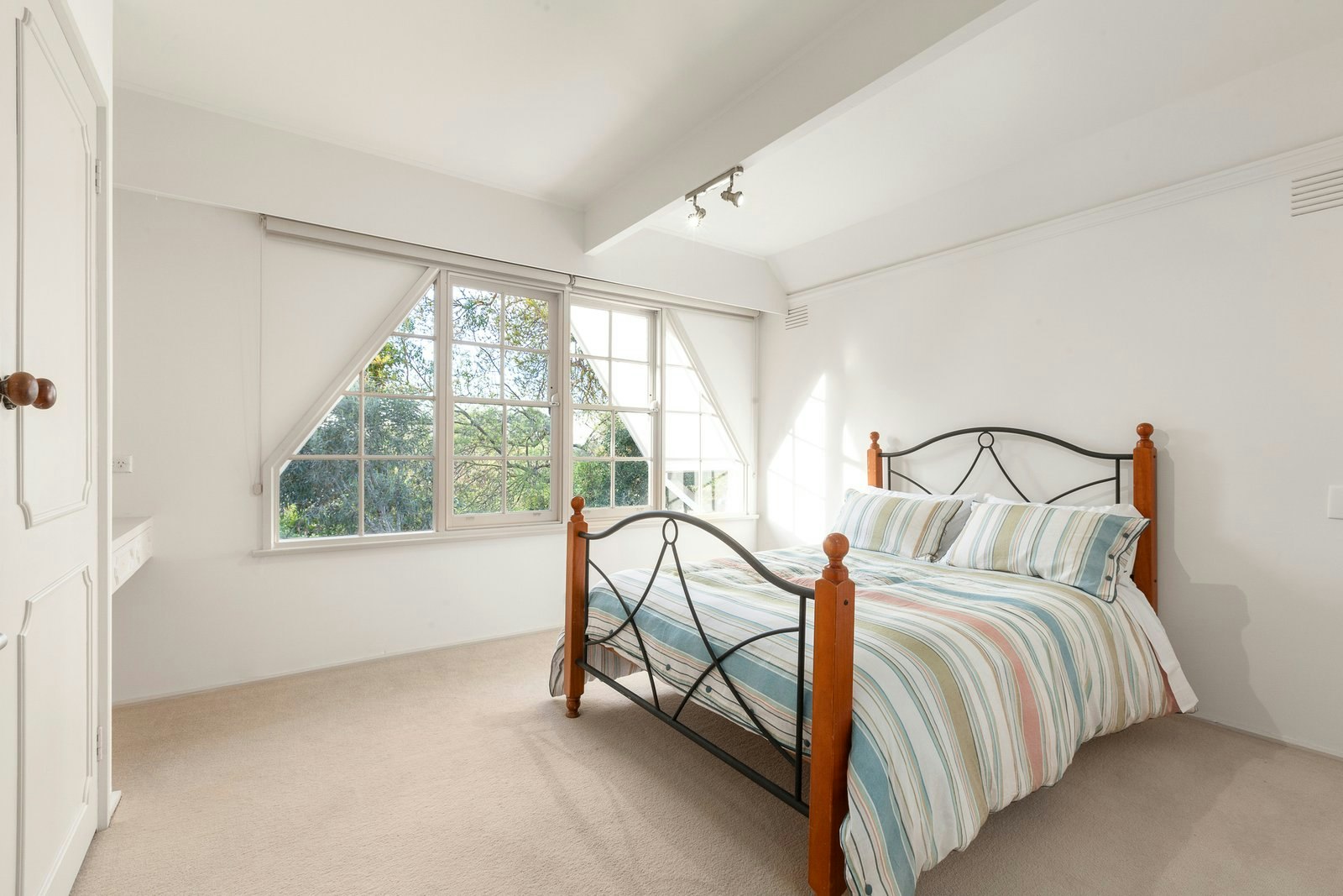 9 Kyora Parade, Balwyn North, 3104